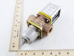Johnson Controls V246GC1-001C Pressure Actuated Water Regulating Valve