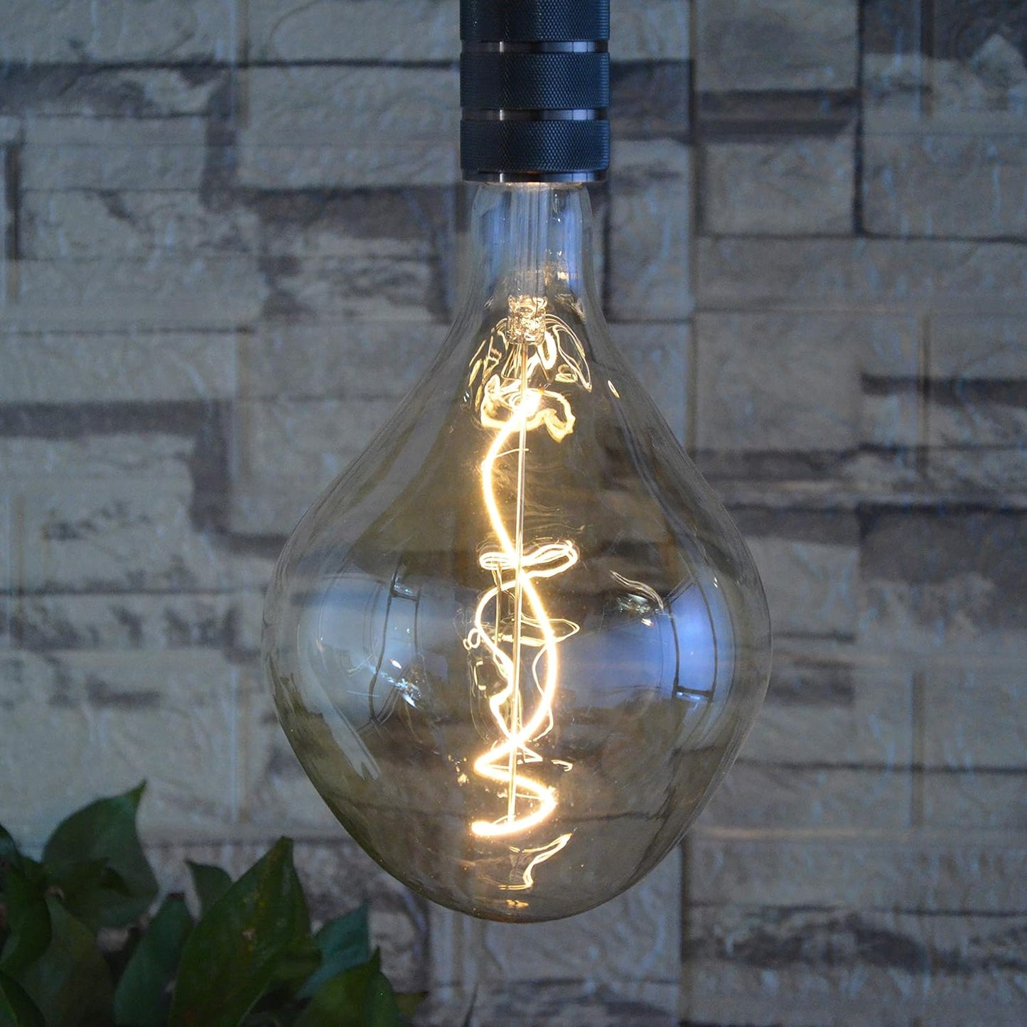 A165S Oversized Vintage LED Edison Bulb, Amber Decorative E26 Dimmable 7W, 560 Lumens, Warm White 2200K, 1 Pack
